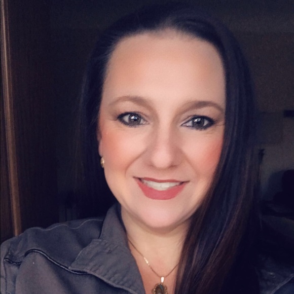 Meet your Posher, Laura - Picture 1 of 1